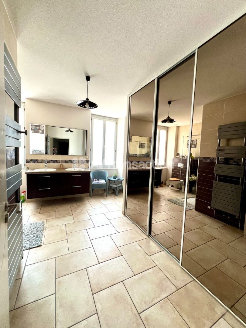 Appartement rénové à vendre  - 7 pièce(s) - 208.3m2 - Virieu Le Grand (01510)