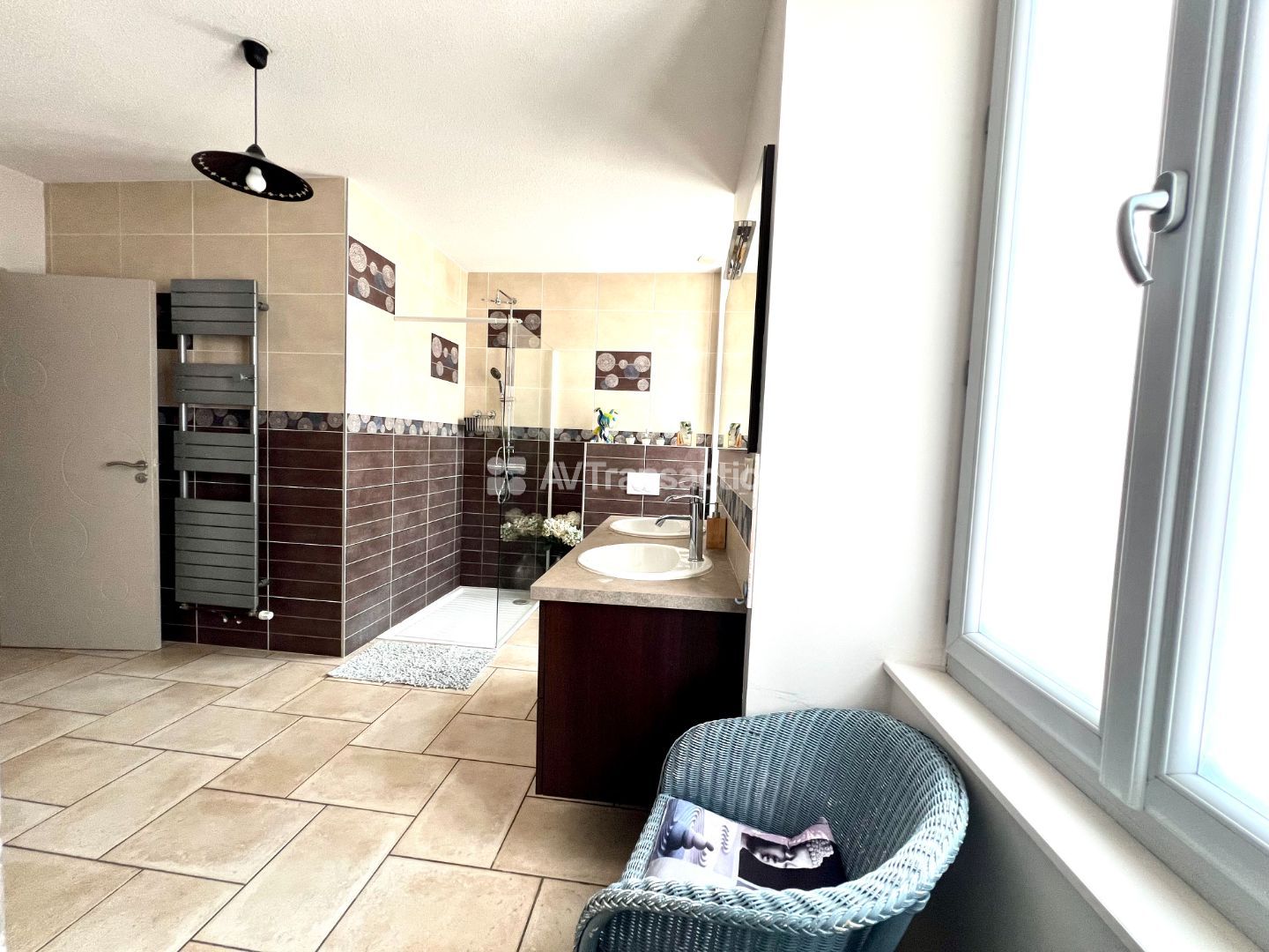 Appartement rénové à vendre  - 7 pièce(s) - 208.3m2 - Virieu Le Grand (01510)