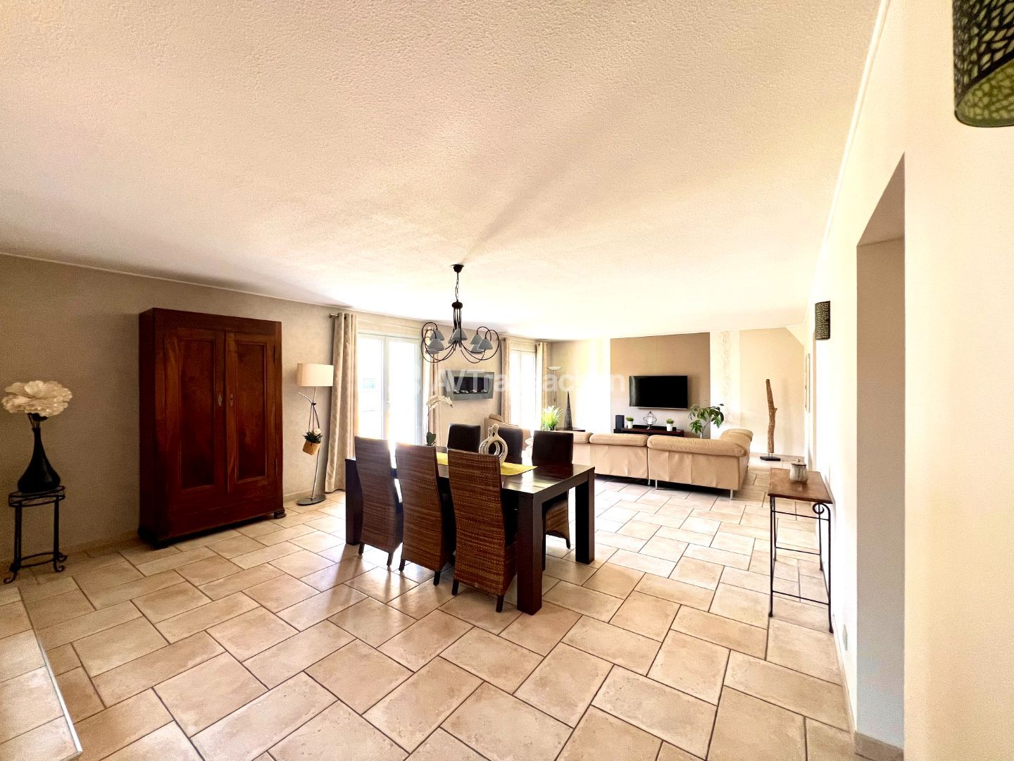 Appartement rénové à vendre  - 7 pièce(s) - 208.3m2 - Virieu Le Grand (01510)