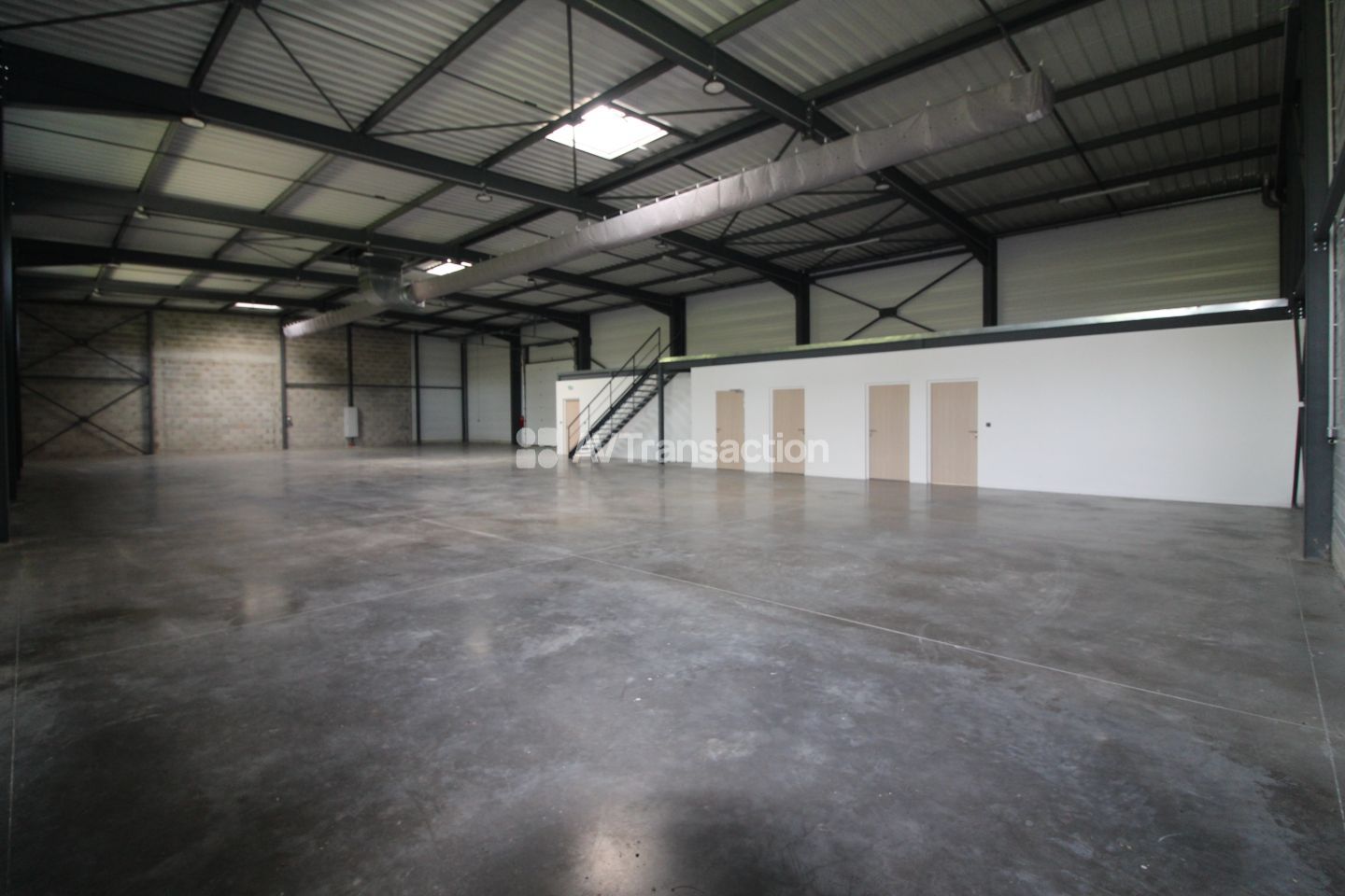 Bâtiment à vendre  - 1379m2 - Aoste (38490)