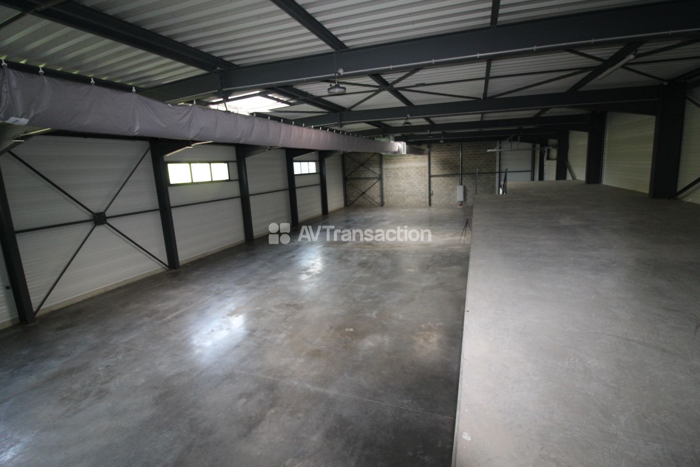 Bâtiment à vendre  - 1379m2 - Aoste (38490)