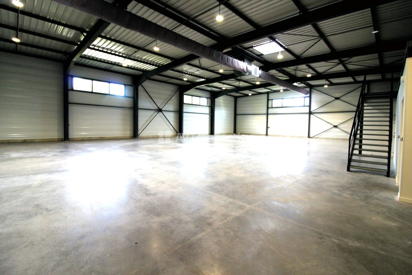 Bâtiment à vendre  - 684m2 - Aoste (38490)