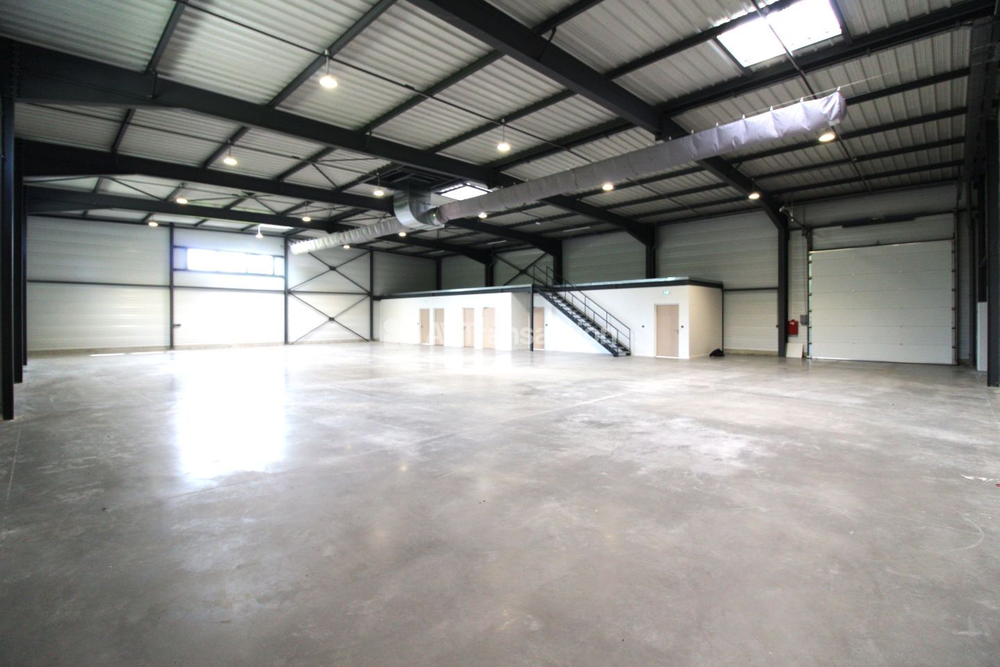 Bâtiment à vendre  - 684m2 - Aoste (38490)