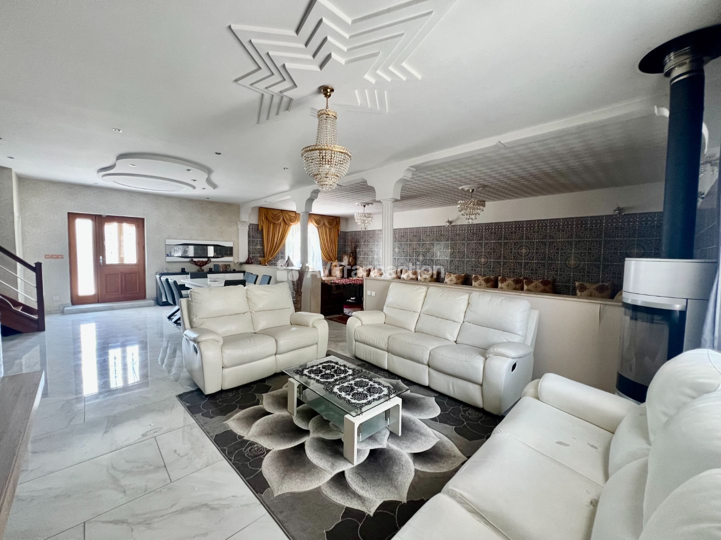 Propriété à vendre  - 15 pièce(s) - 490m2 - Yenne (73170)