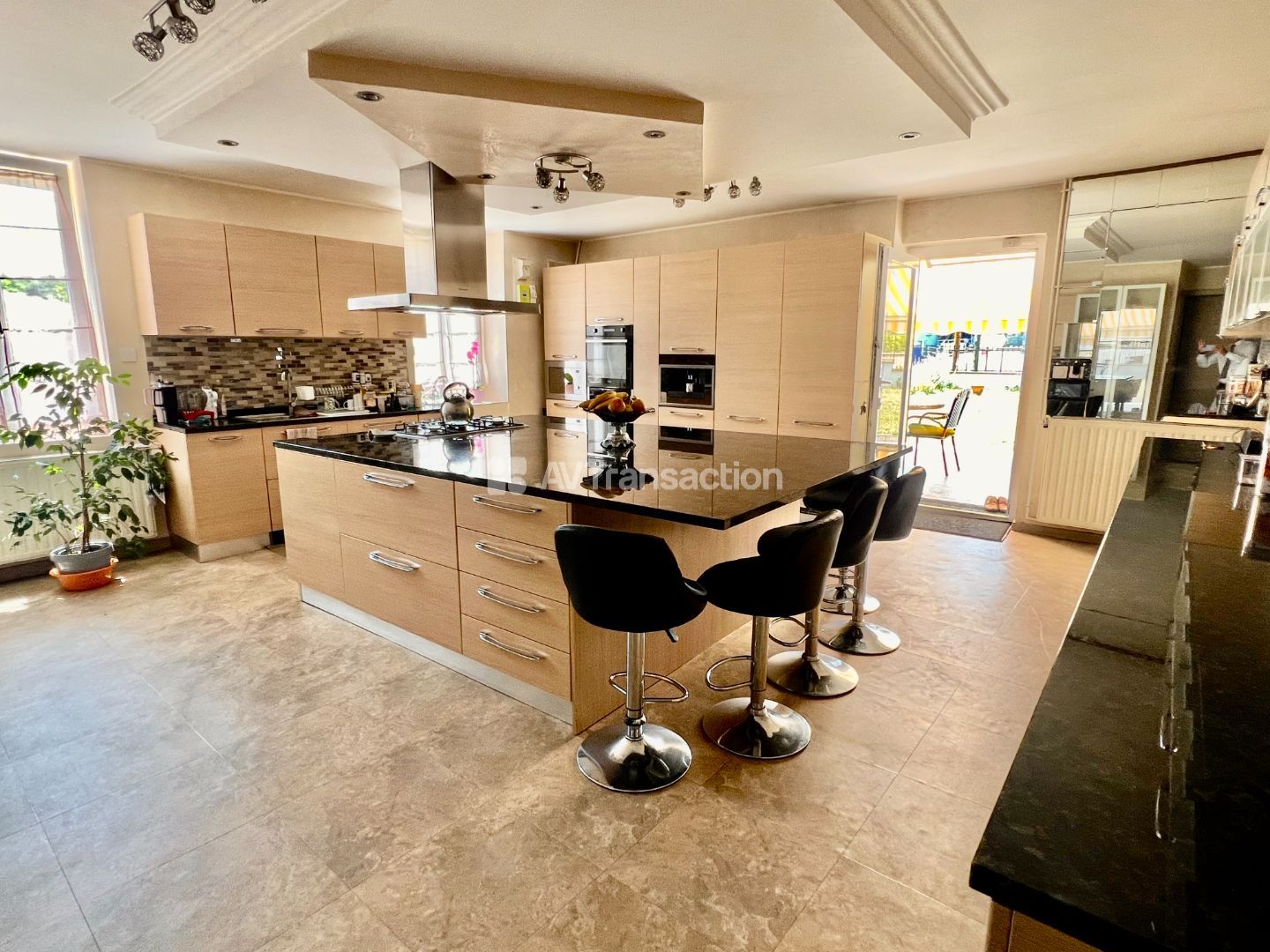 Propriété à vendre  - 15 pièce(s) - 490m2 - Yenne (73170)