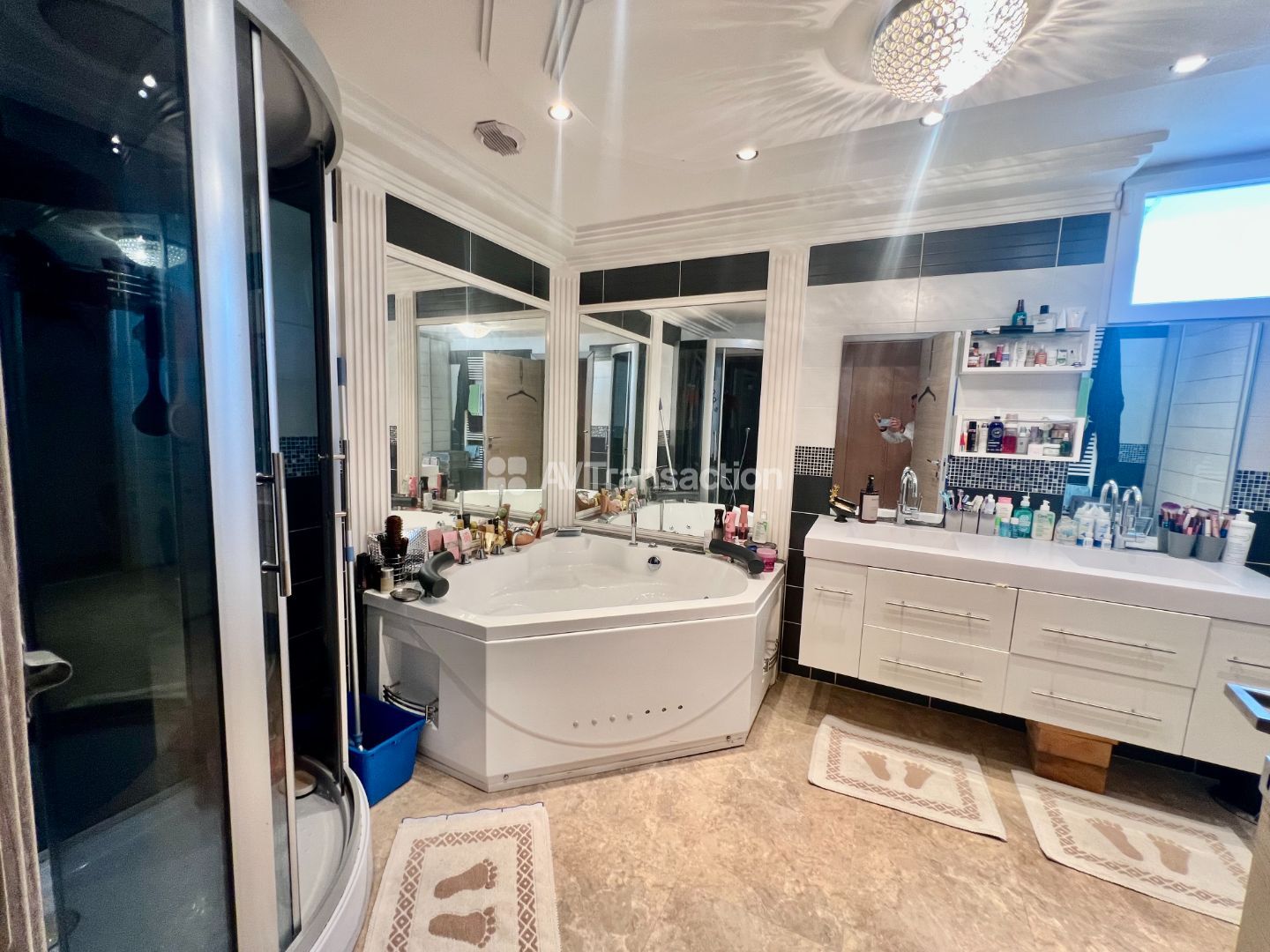 Propriété à vendre  - 15 pièce(s) - 490m2 - Yenne (73170)