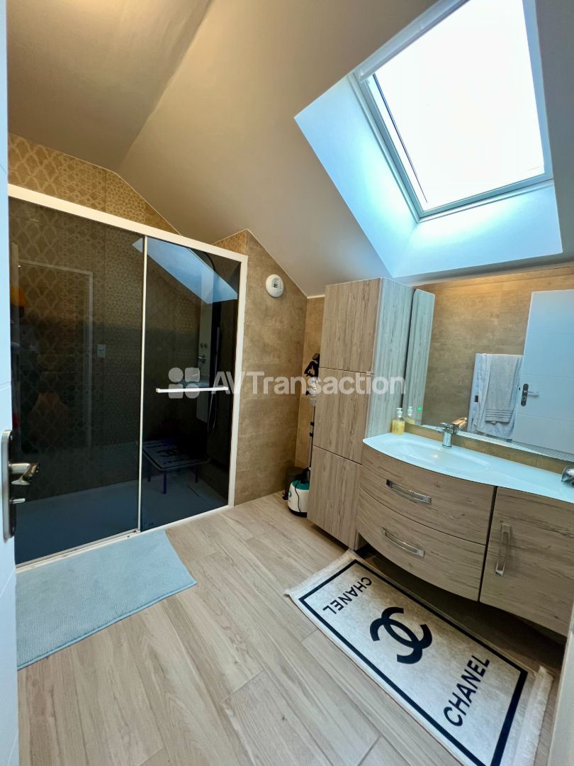 Propriété à vendre  - 15 pièce(s) - 490m2 - Yenne (73170)