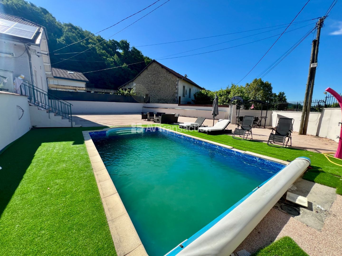 Propriété à vendre  - 15 pièce(s) - 490m2 - Yenne (73170)