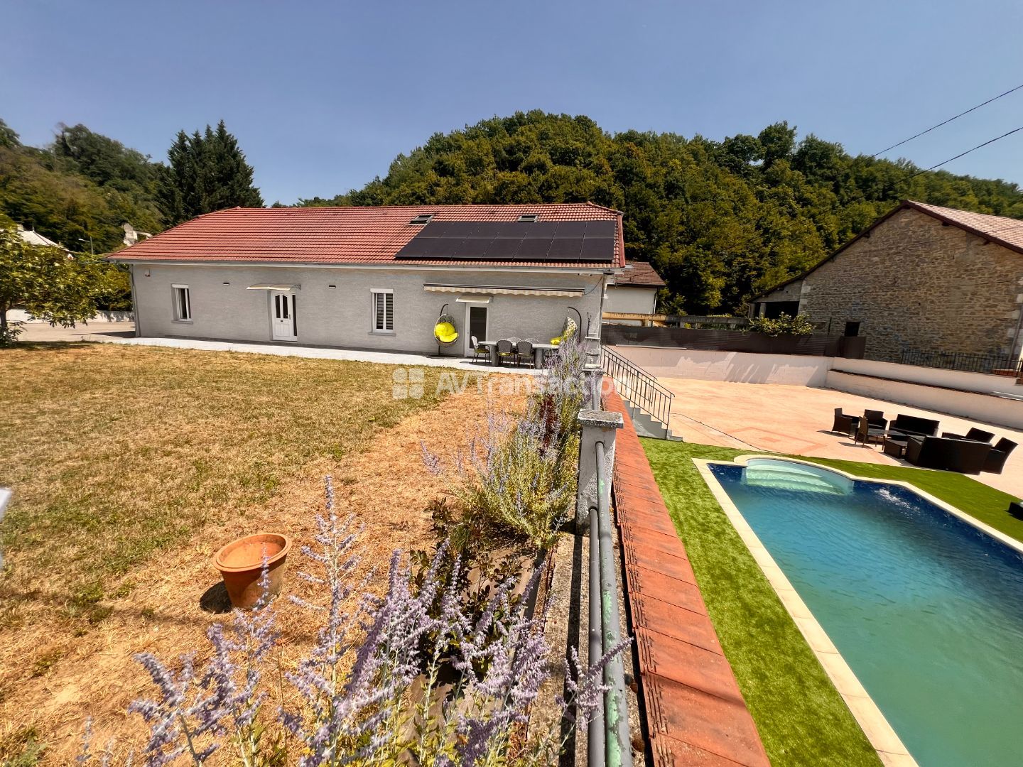 Propriété à vendre  - 15 pièce(s) - 490m2 - Yenne (73170)