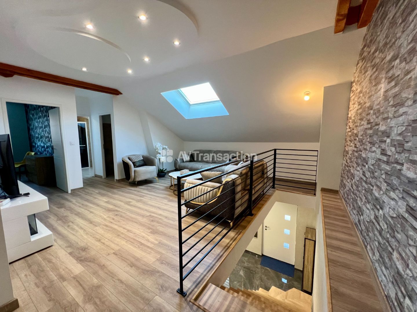 Propriété à vendre  - 15 pièce(s) - 490m2 - Yenne (73170)