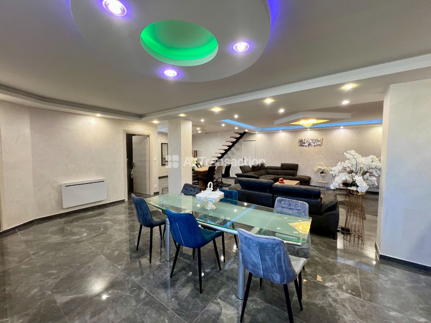 Propriété à vendre  - 15 pièce(s) - 490m2 - Yenne (73170)