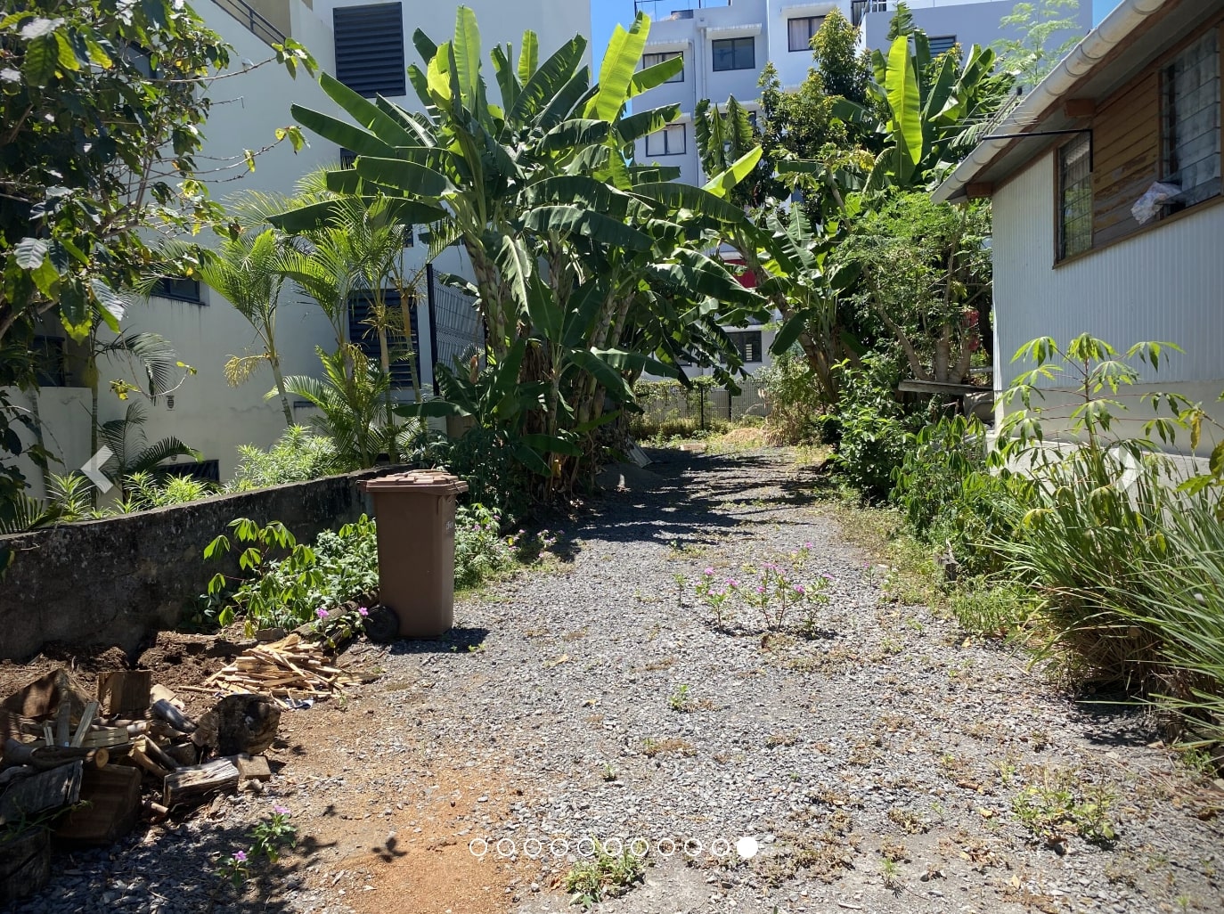 Terrain constructible à vendre  - 1 pièce(s) - 233m2 - Bois De Nèfles Sainte-clotilde (97400)