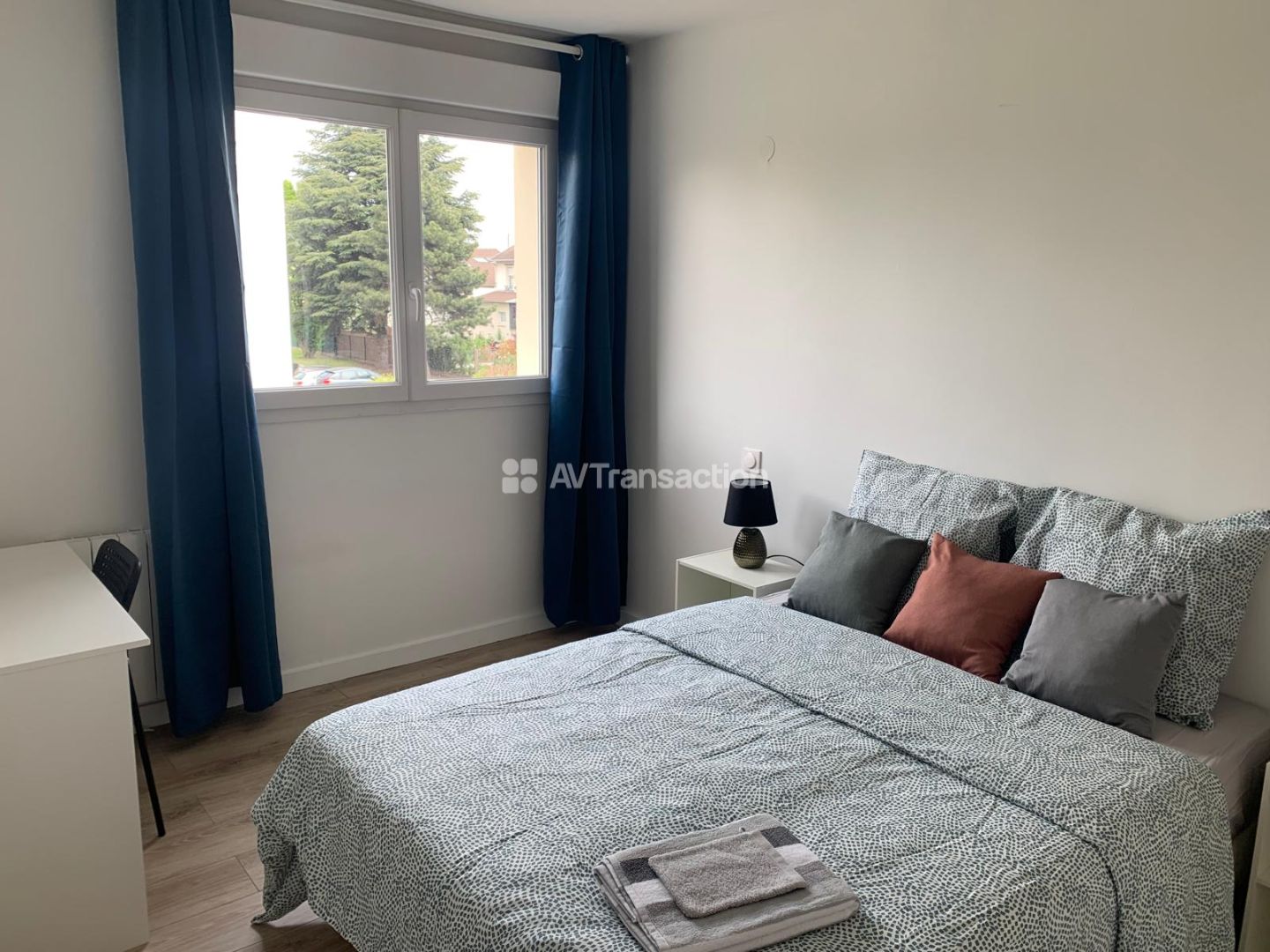Grande maison avec 17 chambres – Idéale investisseur 