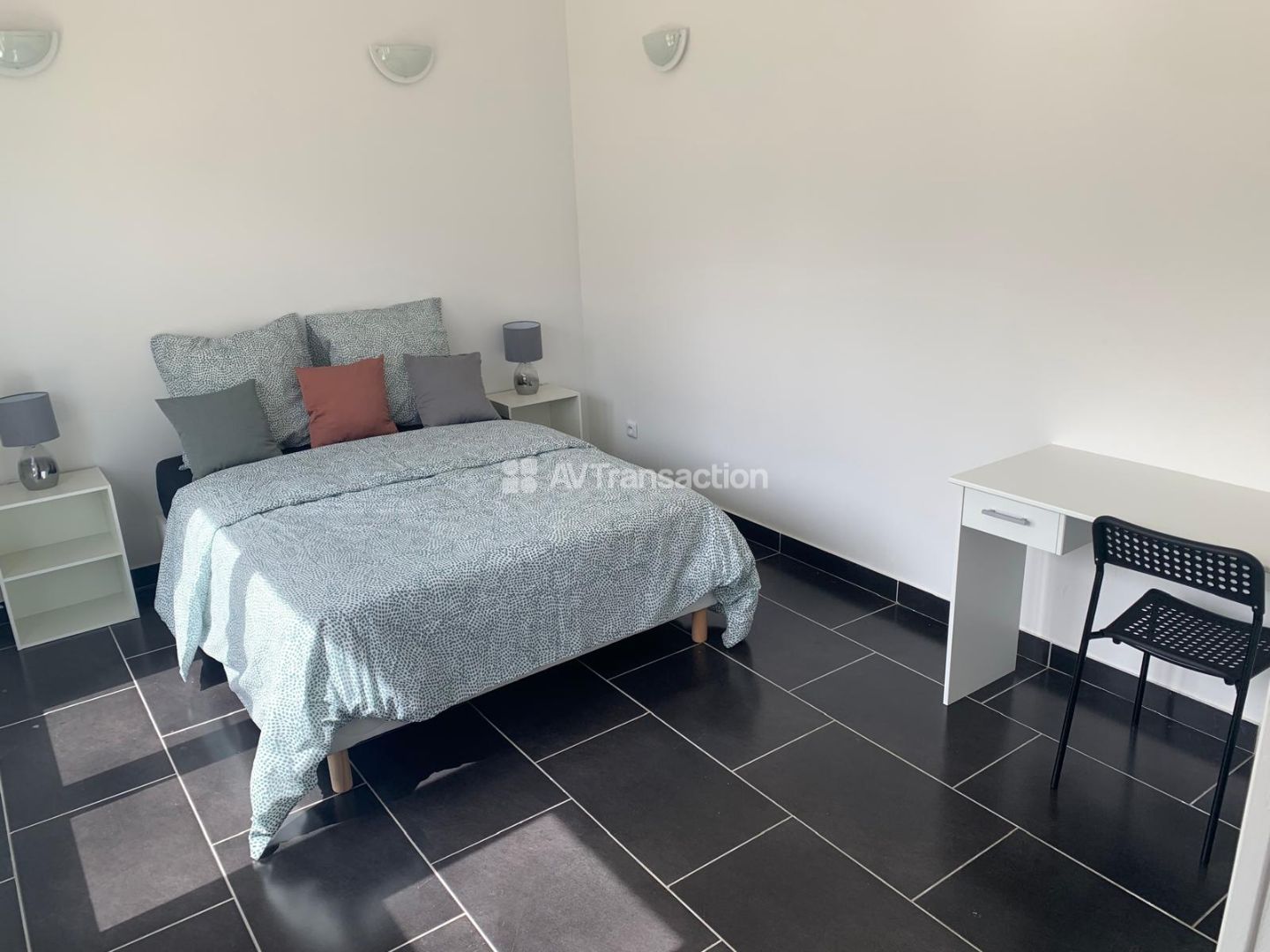 Grande maison avec 17 chambres – Idéale investisseur 