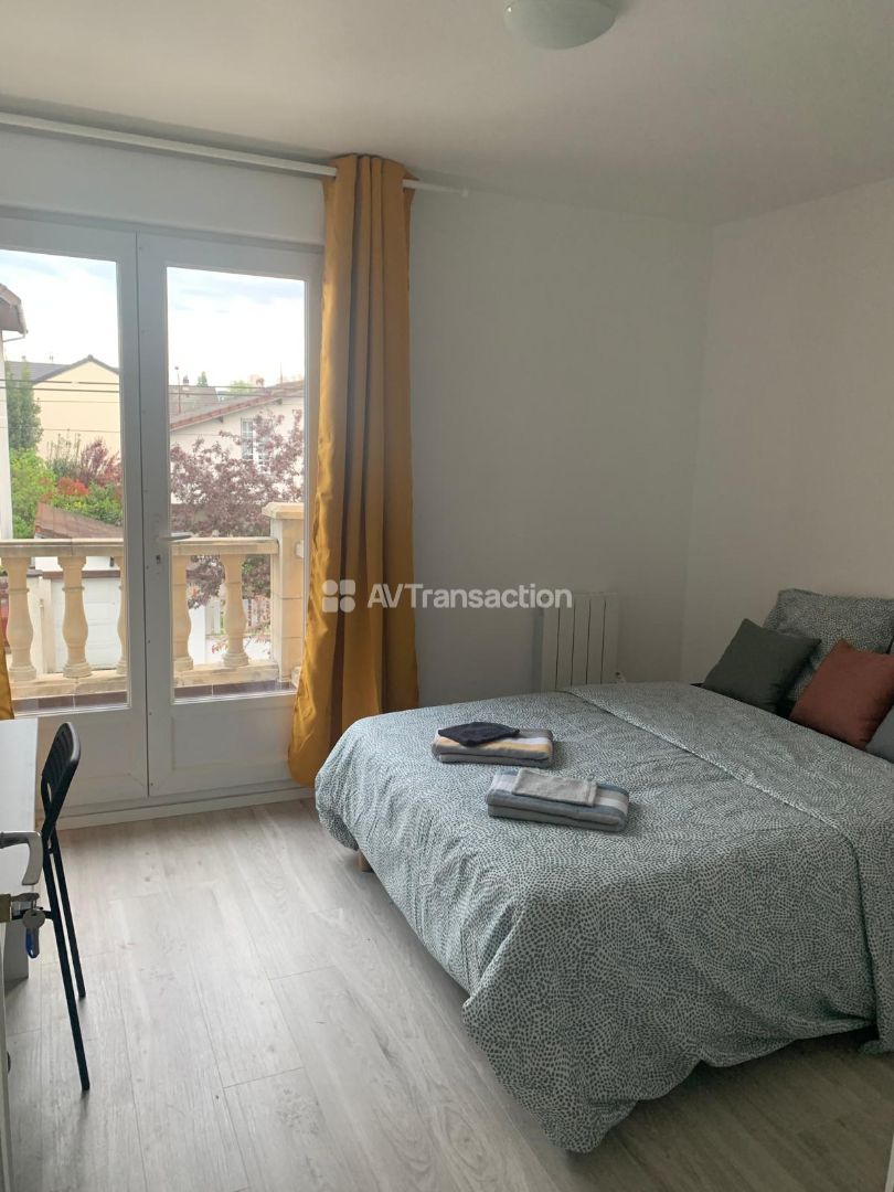 Grande maison avec 17 chambres – Idéale investisseur 