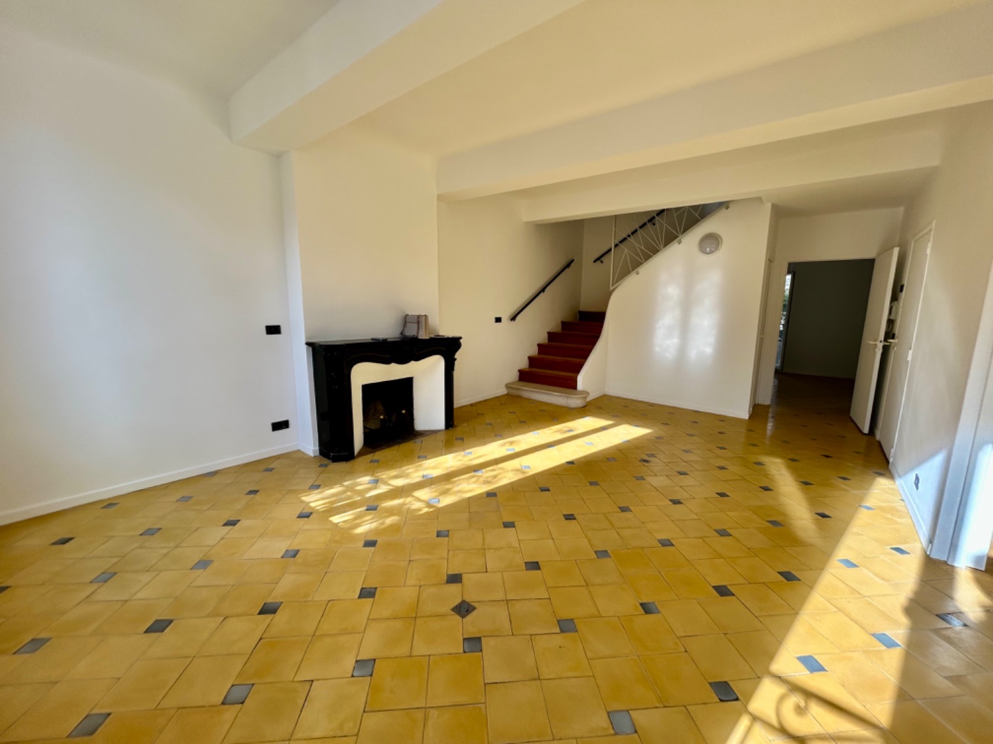 Appartement à vendre  - 6 pièce(s) - 137m2 - Draguignan (83300)