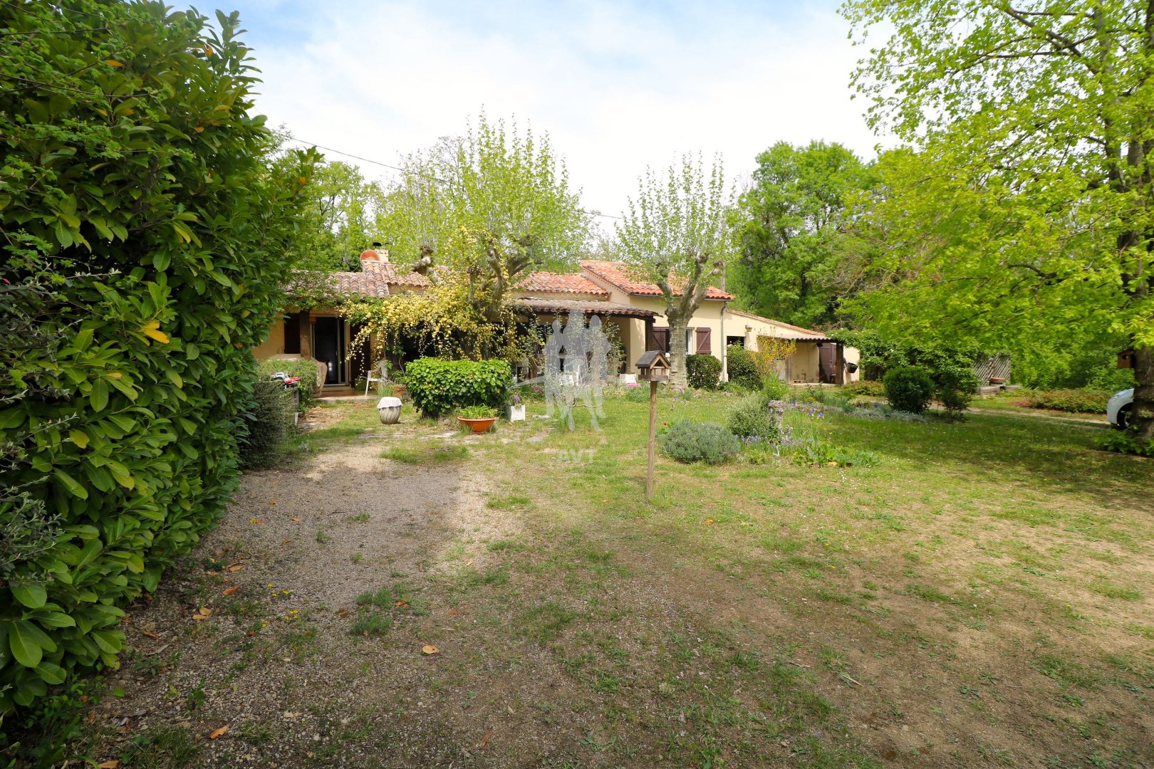 A vendre Maison avec travaux sur beau terrain Tourrettes (83)