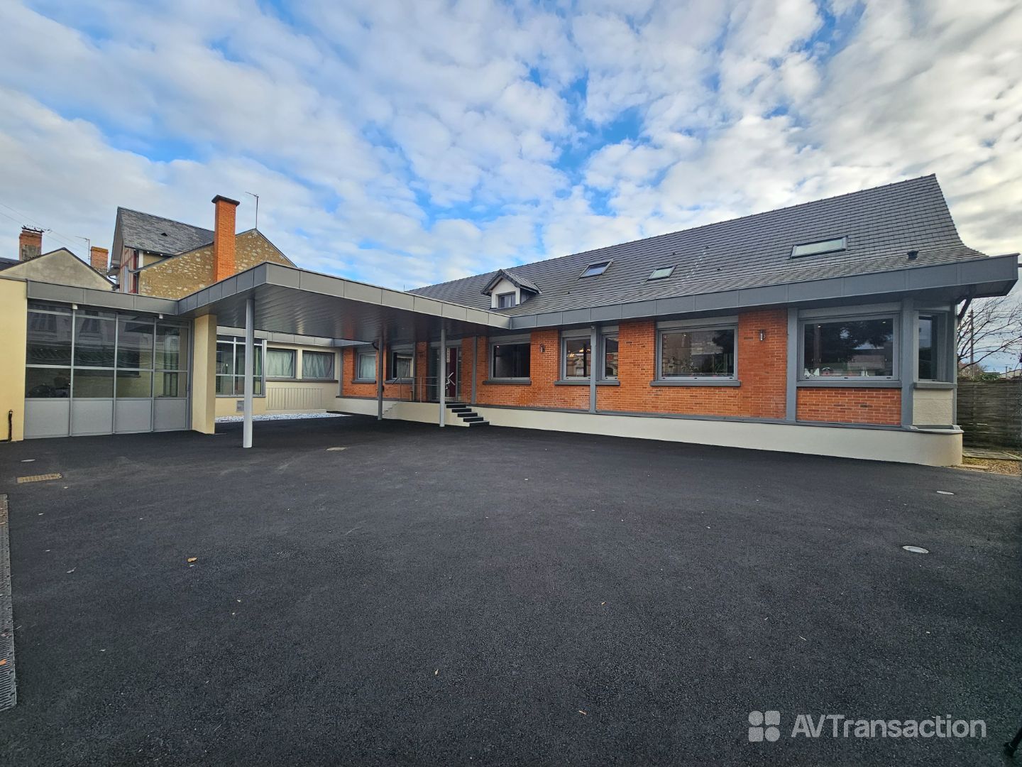 Maison à vendre  - 8 pièce(s) - 807.93m2 - Châtellerault (86100)