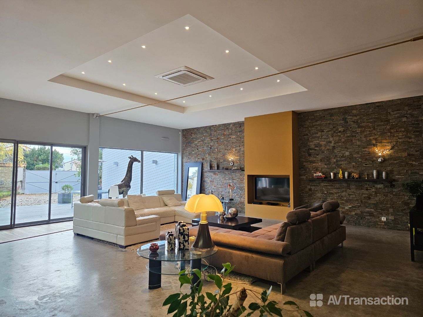 Maison à vendre  - 8 pièce(s) - 807.93m2 - Châtellerault (86100)