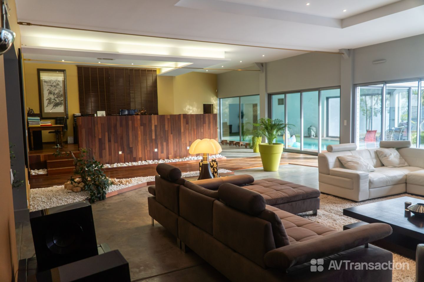 Maison à vendre  - 8 pièce(s) - 807.93m2 - Châtellerault (86100)