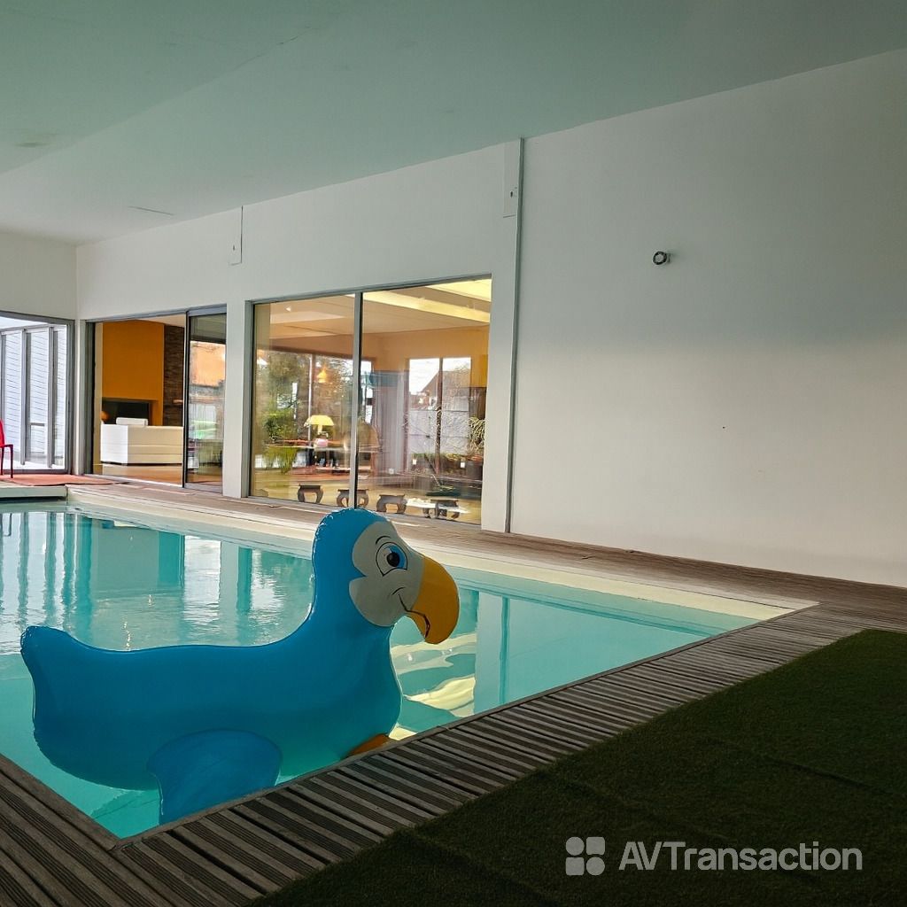 Maison à vendre  - 8 pièce(s) - 807.93m2 - Châtellerault (86100)