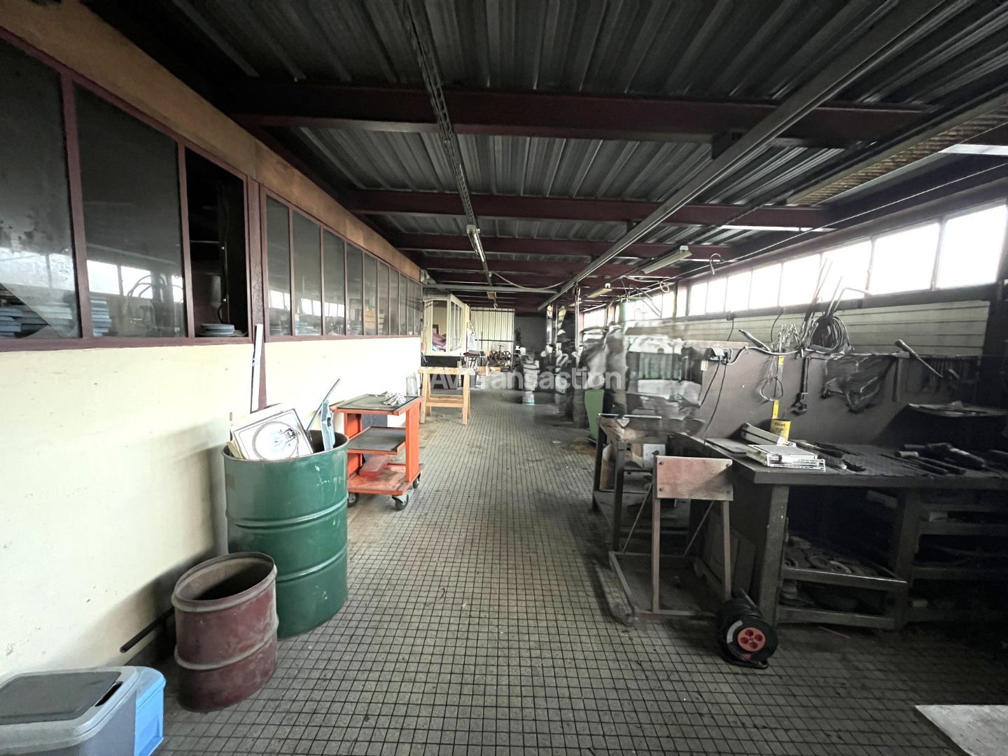 Entrepots et Bureaux à vendre  - 9 pièce(s) - 1705m2 - Dozulé (14430)