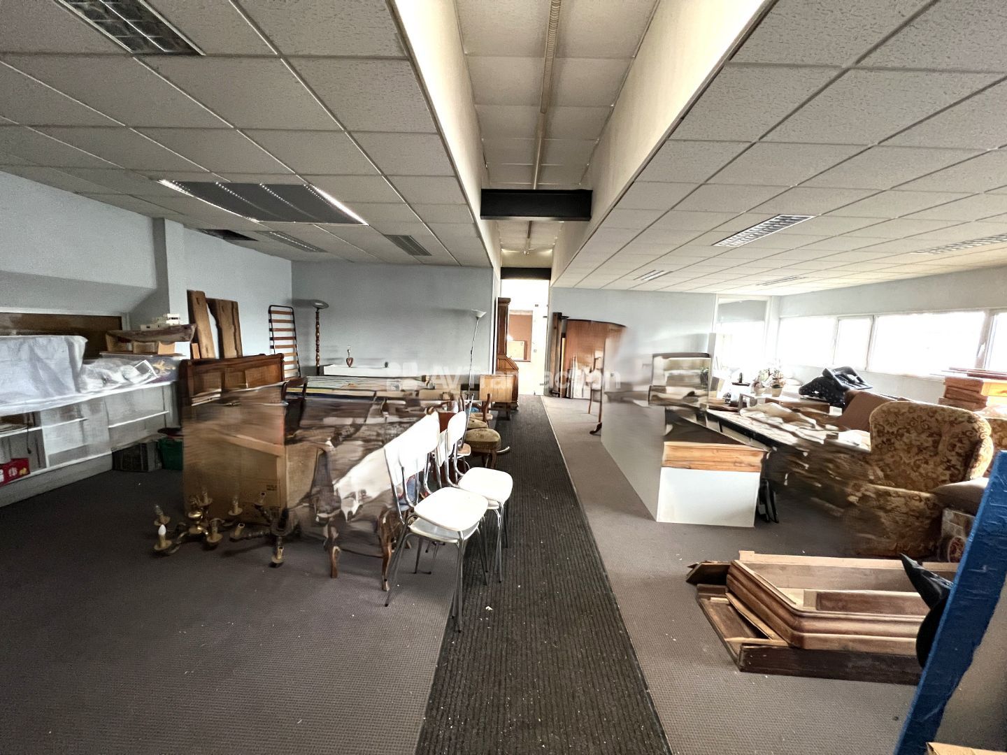 Entrepots et Bureaux à vendre  - 9 pièce(s) - 1705m2 - Dozulé (14430)