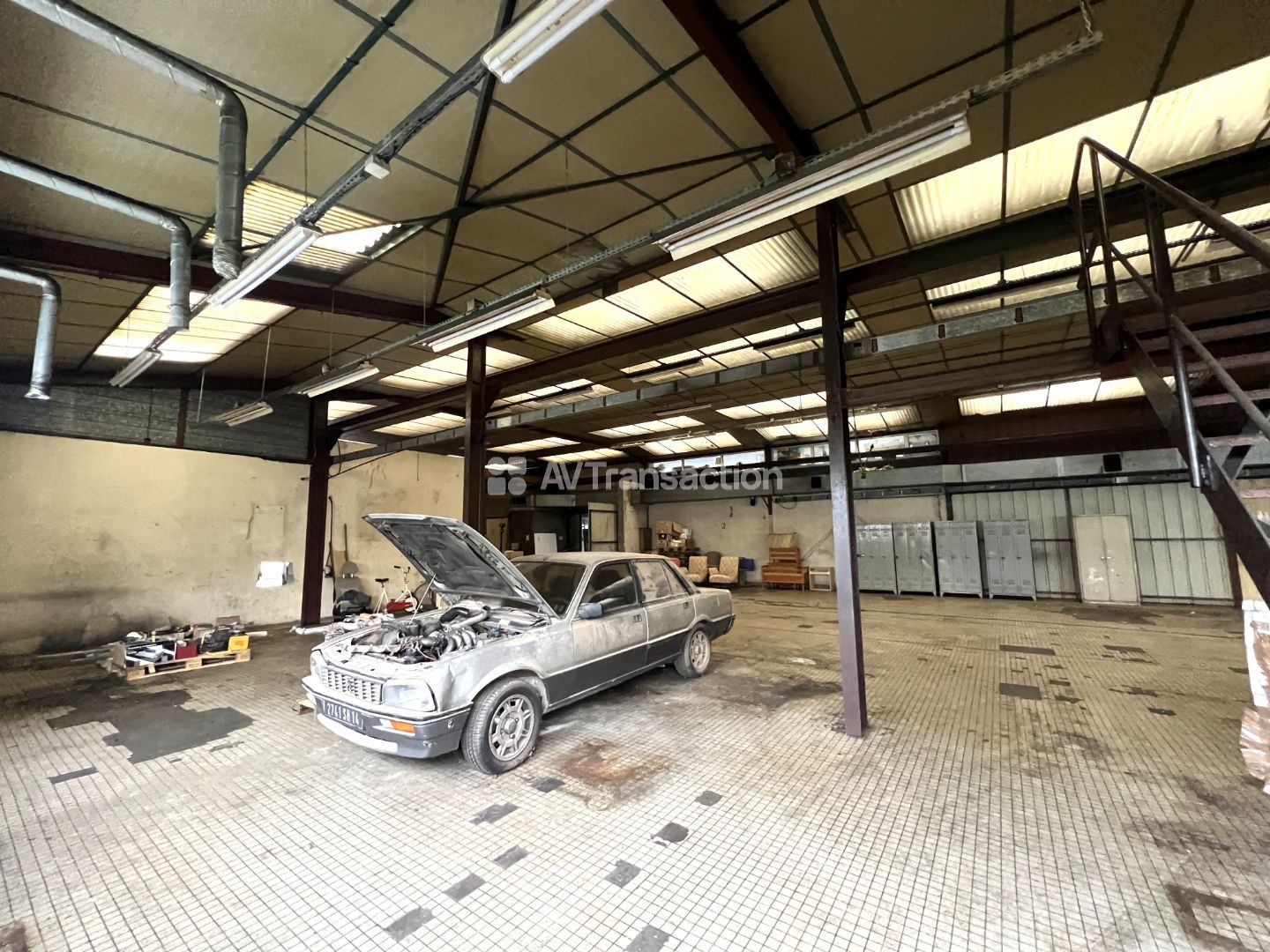 Entrepots et Bureaux à vendre  - 9 pièce(s) - 1705m2 - Dozulé (14430)