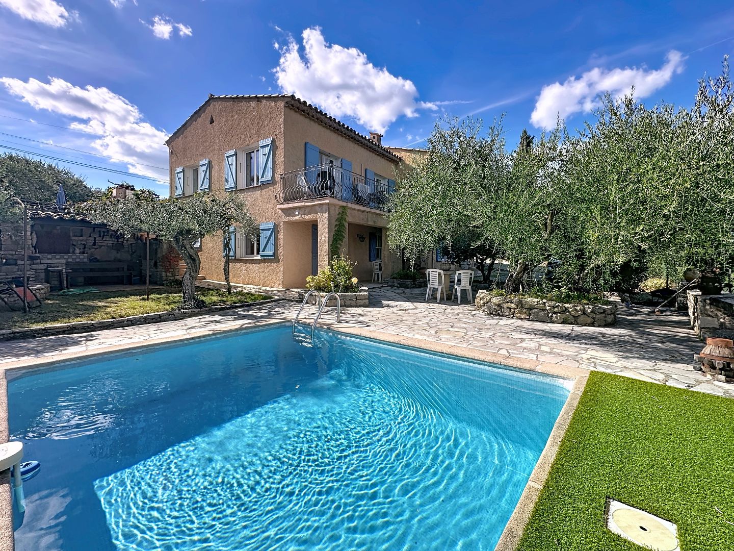 Villa provençale avec vue panoramique à pieds du village