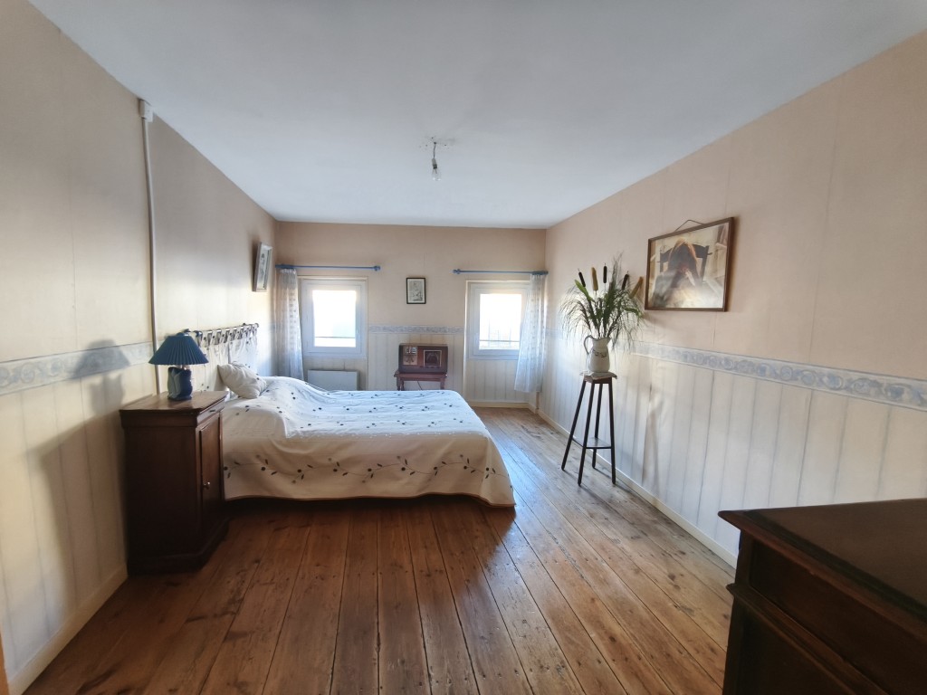 Maison à vendre  - 6 pièce(s) - 157m2 - Pons (17800)