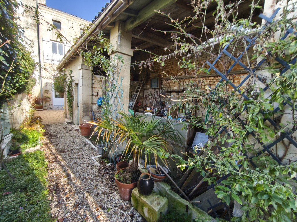 Maison à vendre  - 6 pièce(s) - 157m2 - Pons (17800)