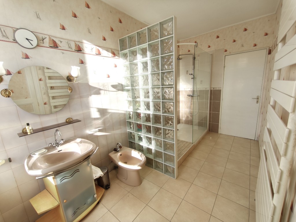 Maison à vendre  - 6 pièce(s) - 157m2 - Pons (17800)