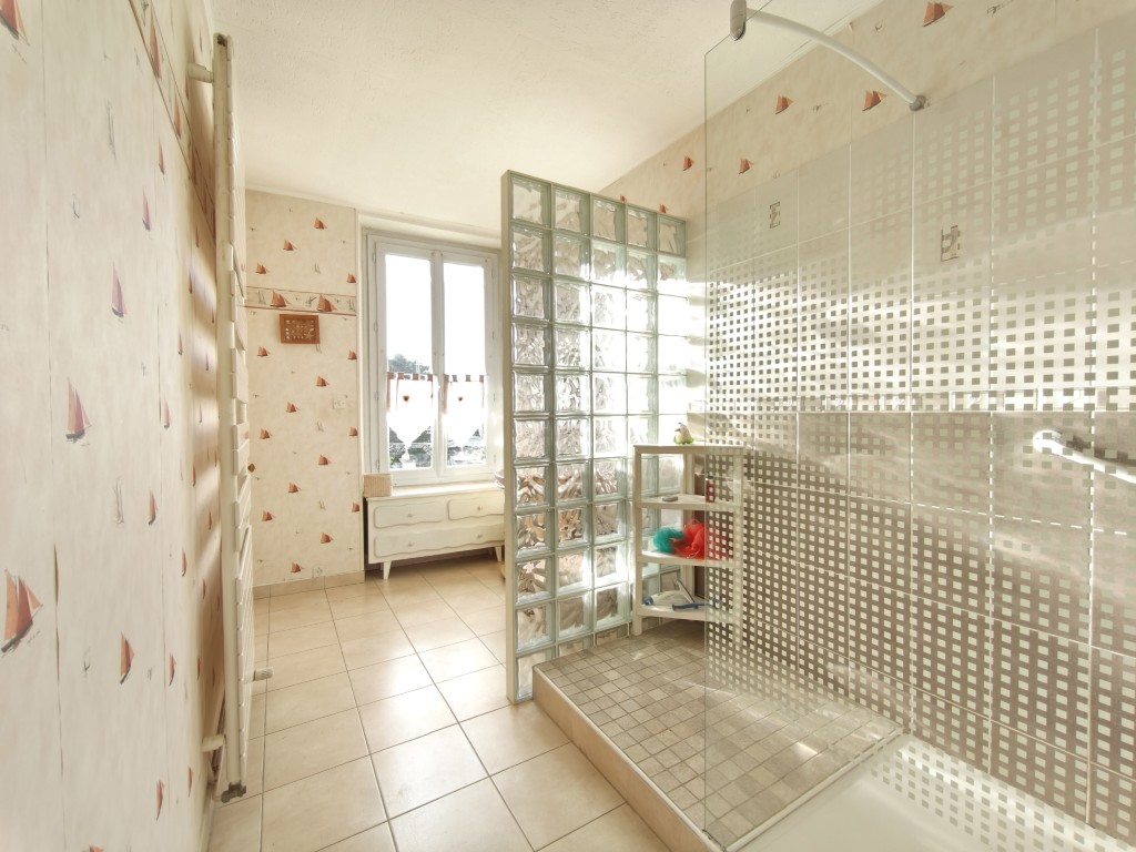 Maison à vendre  - 6 pièce(s) - 157m2 - Pons (17800)