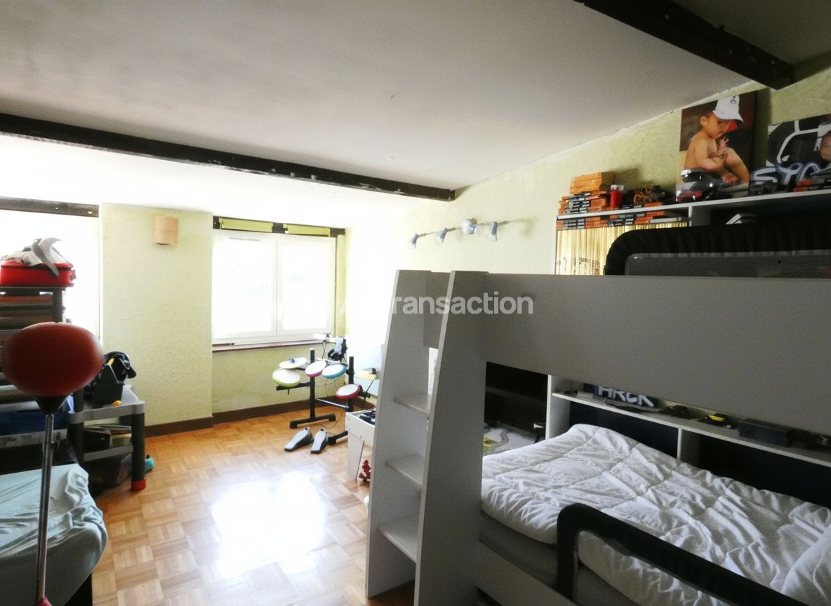 MONTFERRAT : SOUS OFFRE D'ACHAT   Appartement T 4, avec terrasse