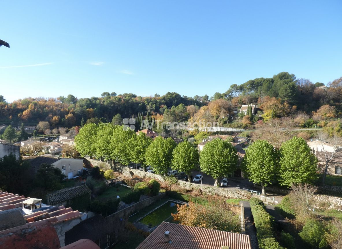 MONTFERRAT : SOUS OFFRE D'ACHAT   Appartement T 4, avec terrasse