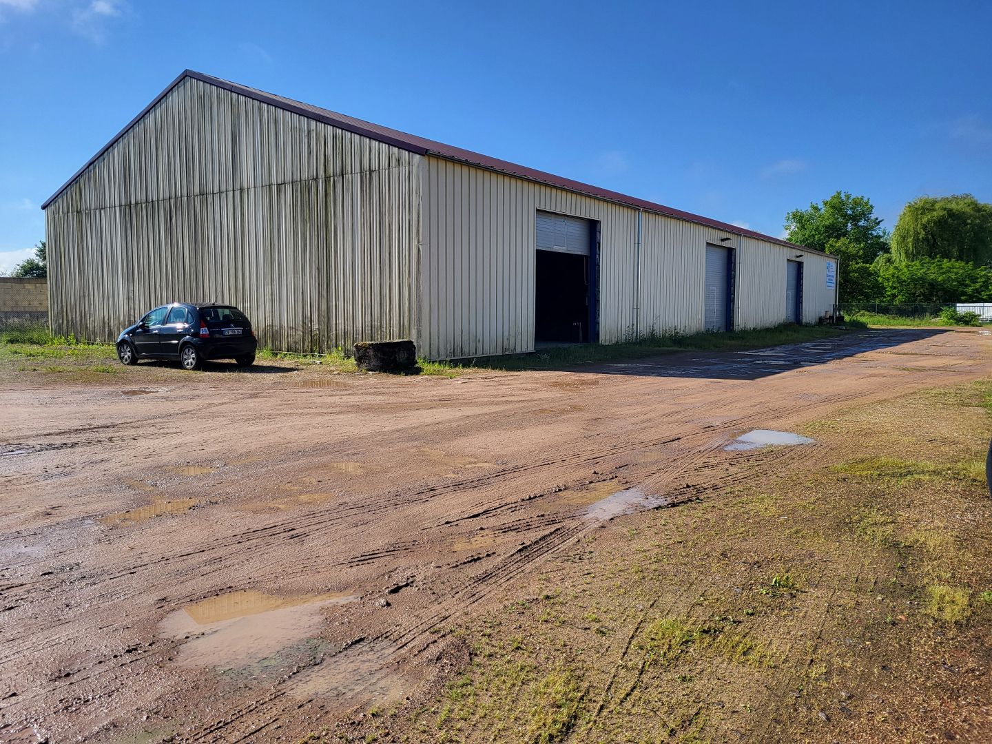Locaux d'activité à vendre  - 1000m2 - Belleville (69220)