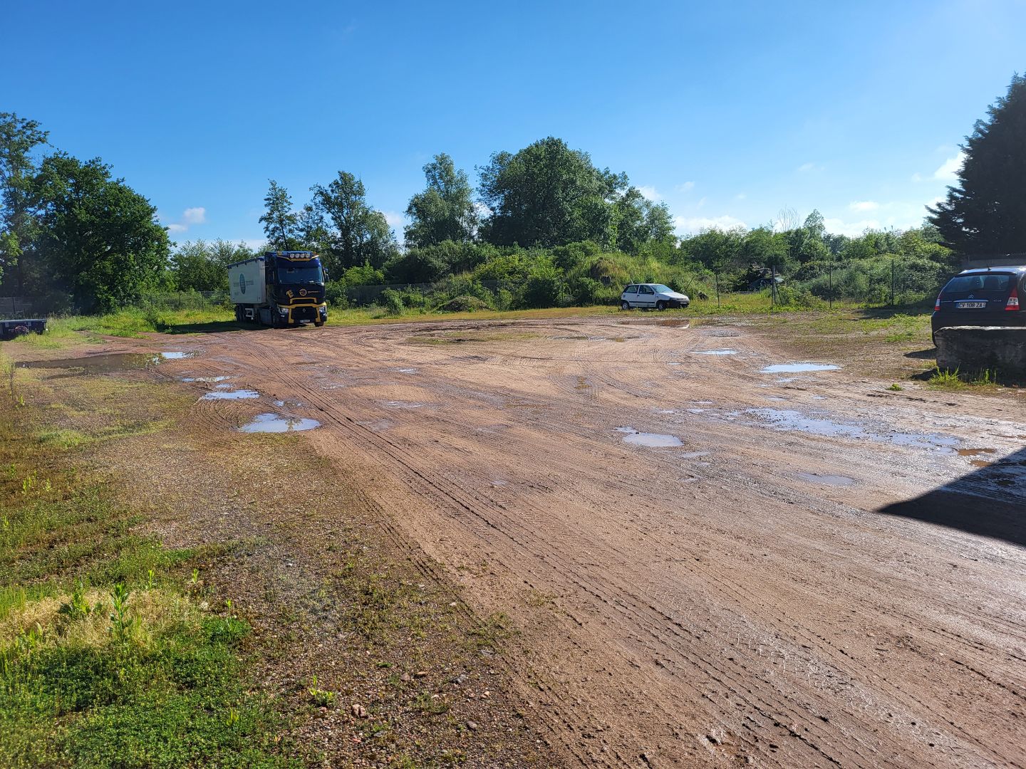 Locaux d'activité à vendre  - 1000m2 - Belleville (69220)