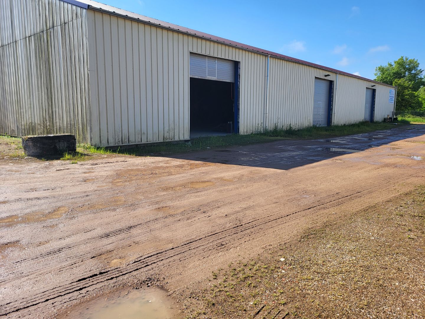 Locaux d'activité à vendre  - 1000m2 - Belleville (69220)