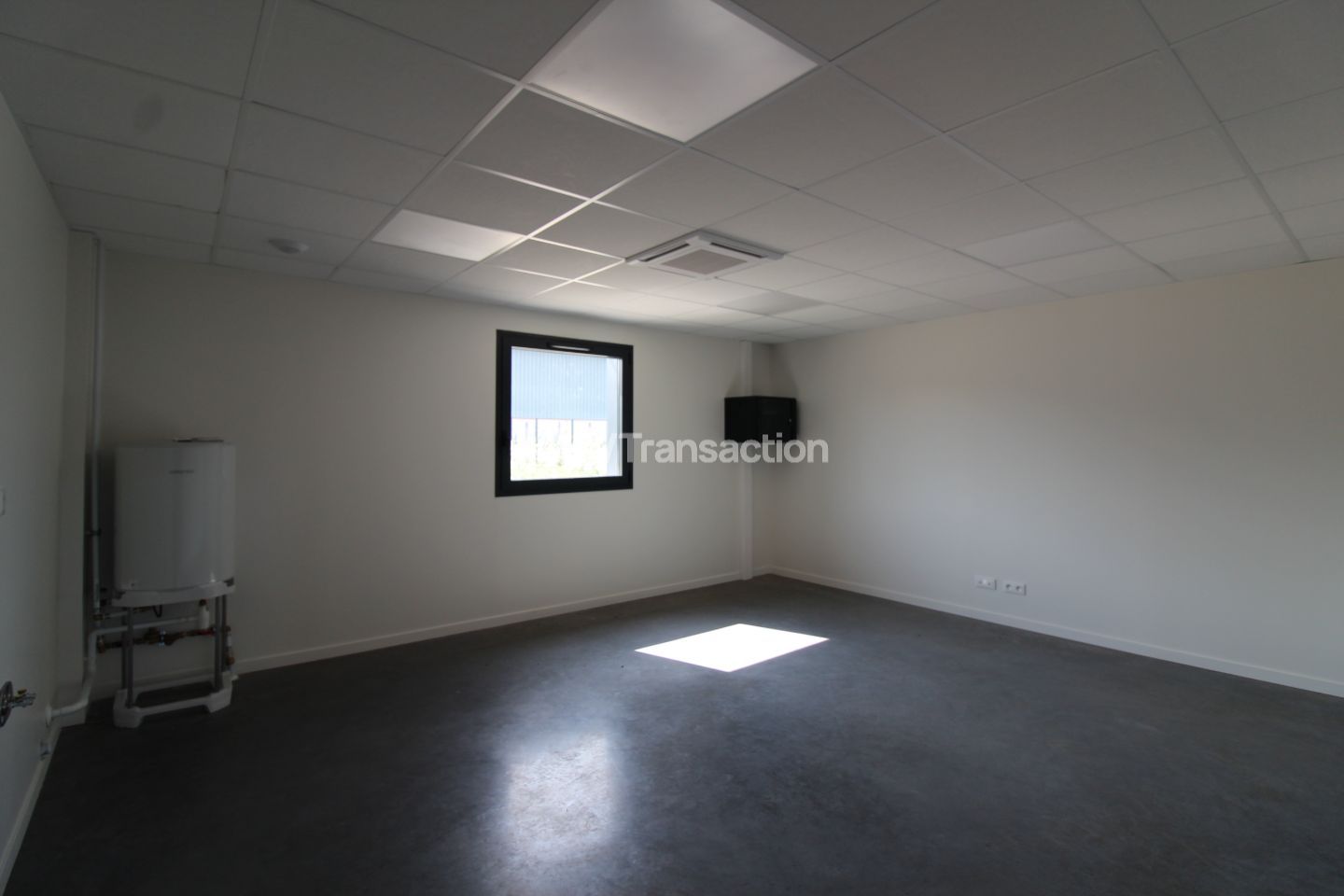 Bâtiment à vendre  - 695m2 - Aoste (38490)