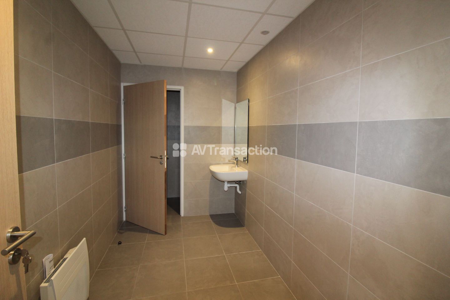 Bâtiment à vendre  - 695m2 - Aoste (38490)