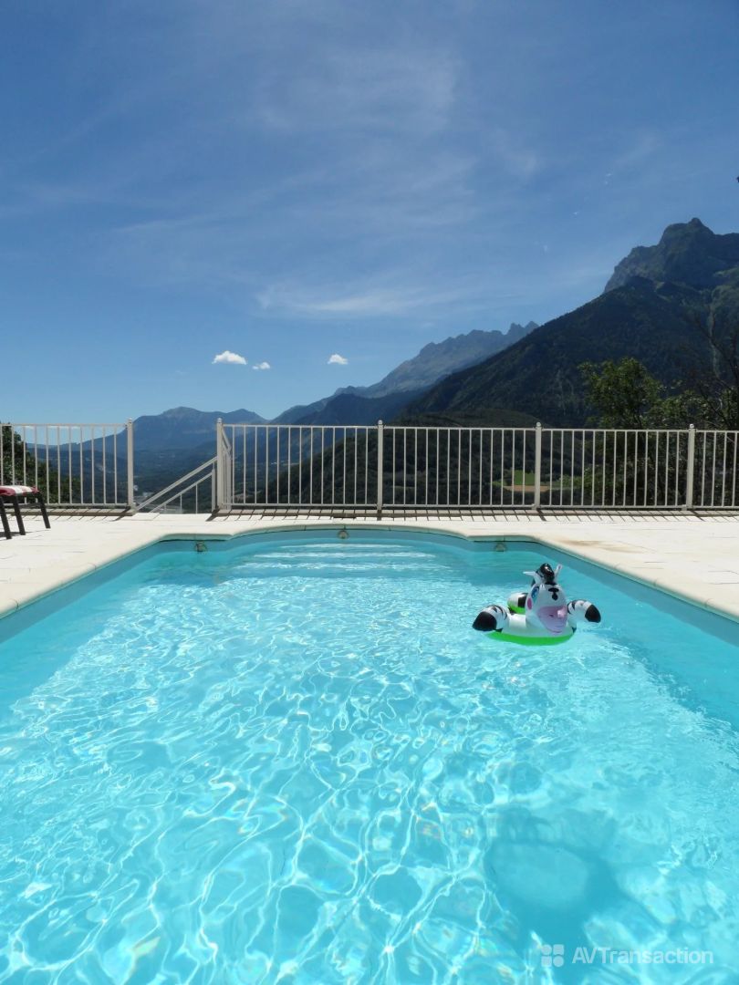 Maison avec vue panoramique &amp; piscine chauffée