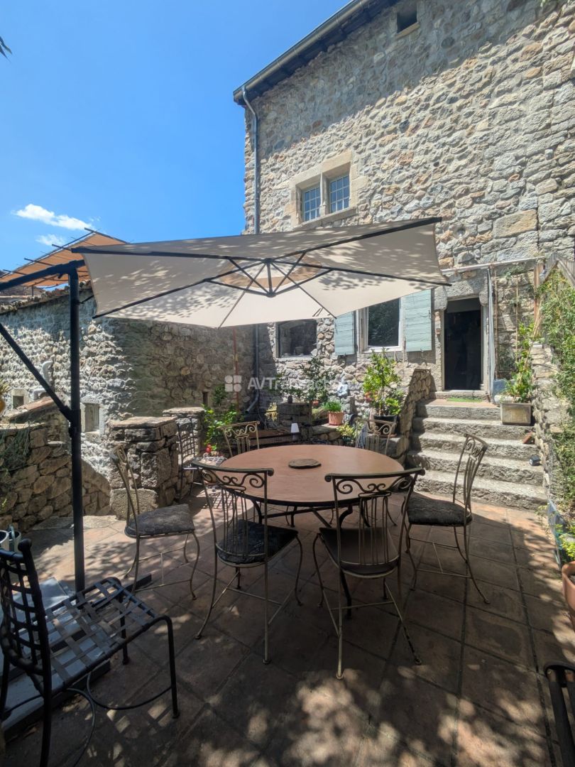 Maison + gite de caractère, terrasse, rénovée, proche baignade