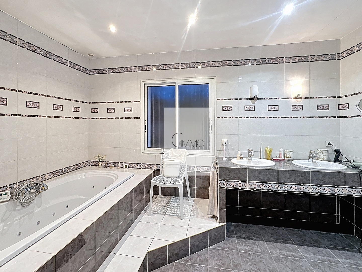 Maison à vendre  - 8 pièce(s) - 274.7m2 - Cachan (94230)