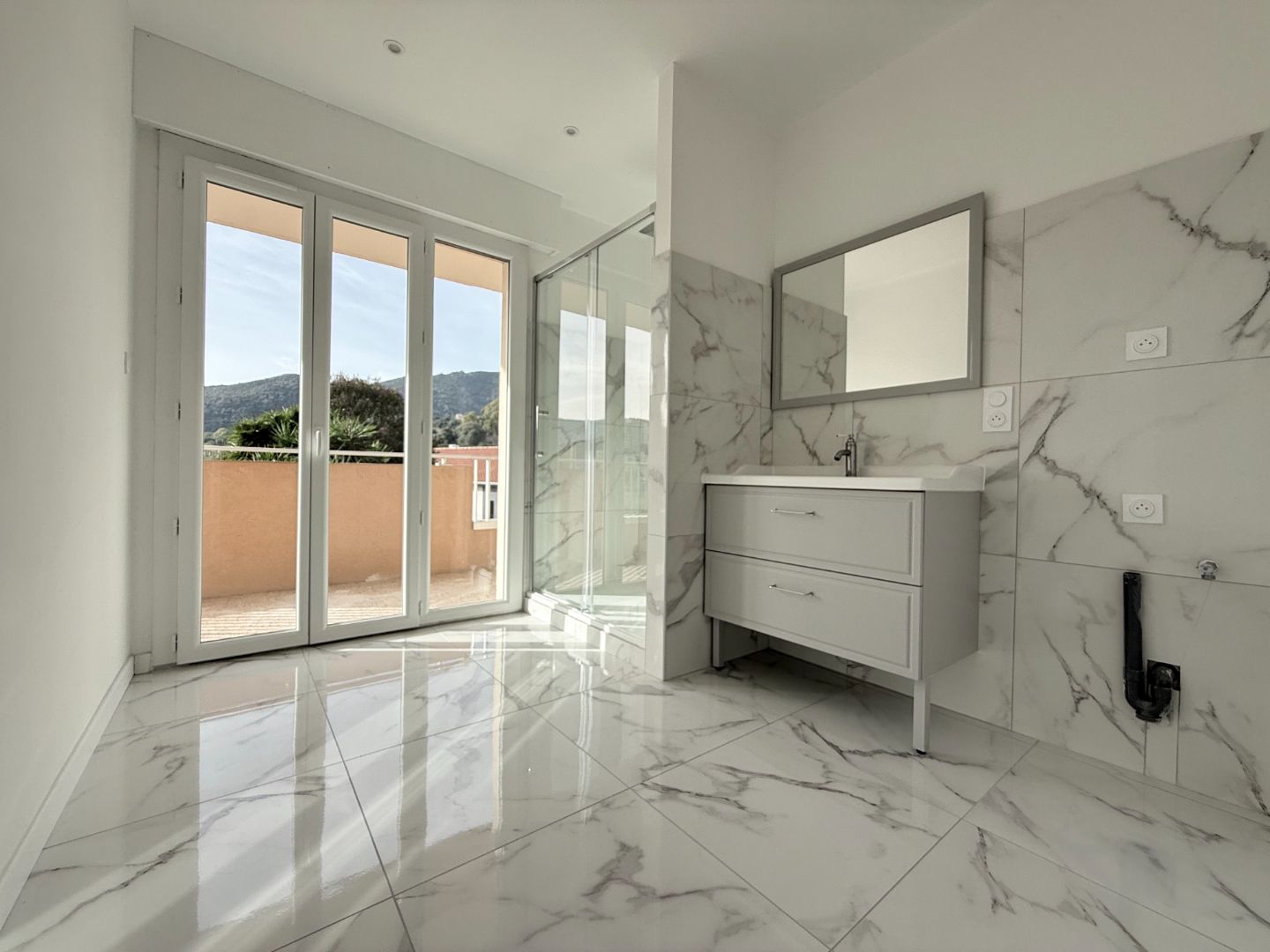 Appartement rénové à vendre  - 3 pièce(s) - 75m2 - Ajaccio (20000)