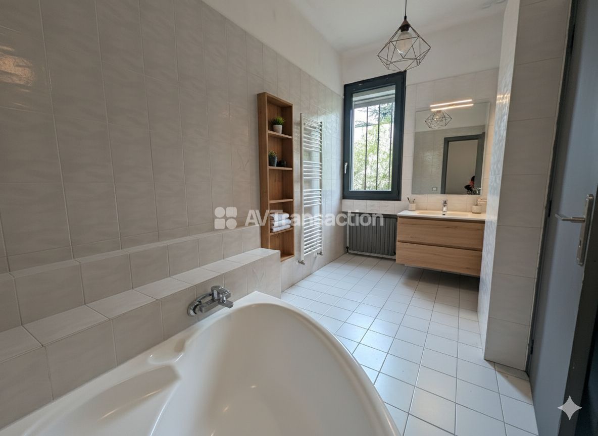 Maison à vendre  - 6 pièce(s) - 182m2 - Champagne-au-mont-d'or (69410)