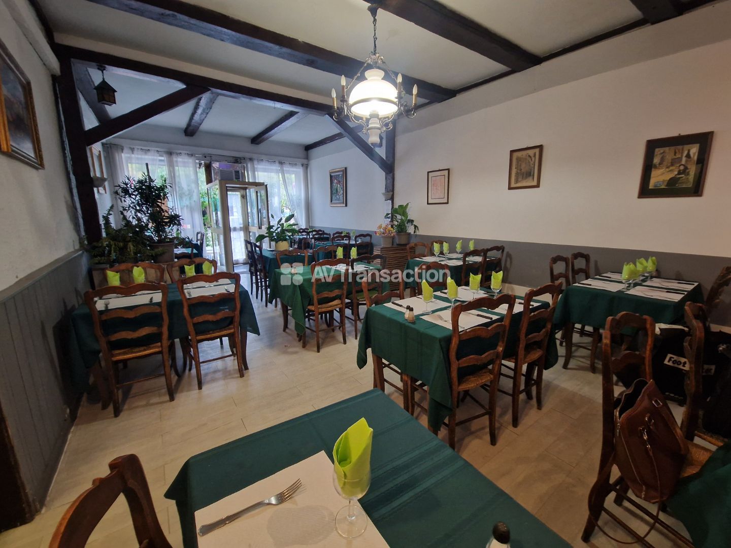 MURS COMMERCIAUX – ANCIEN RESTAURANT – LIBRE DE FONDS