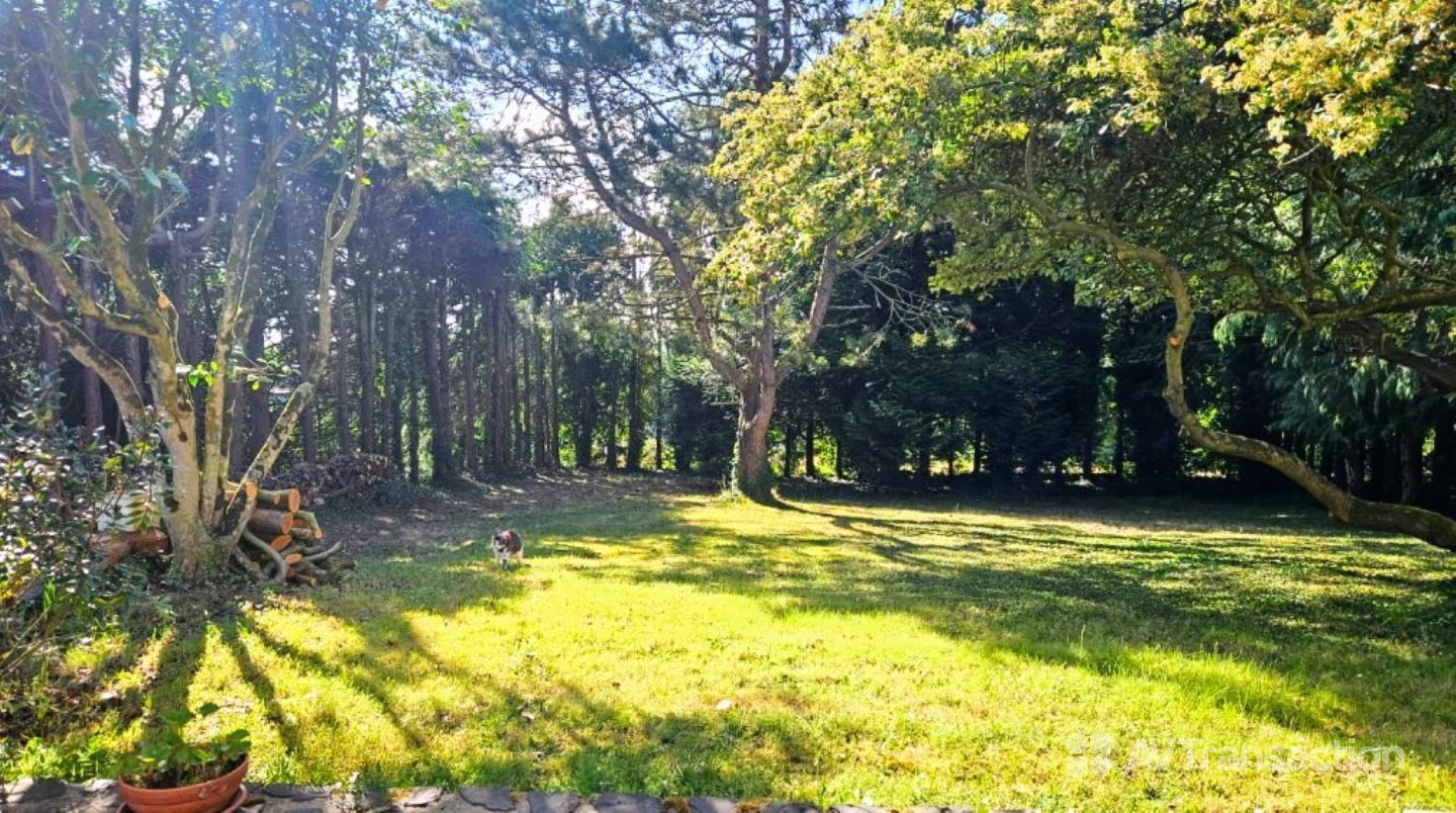  Longère de caractère sur parc arboré de 6000 m² 