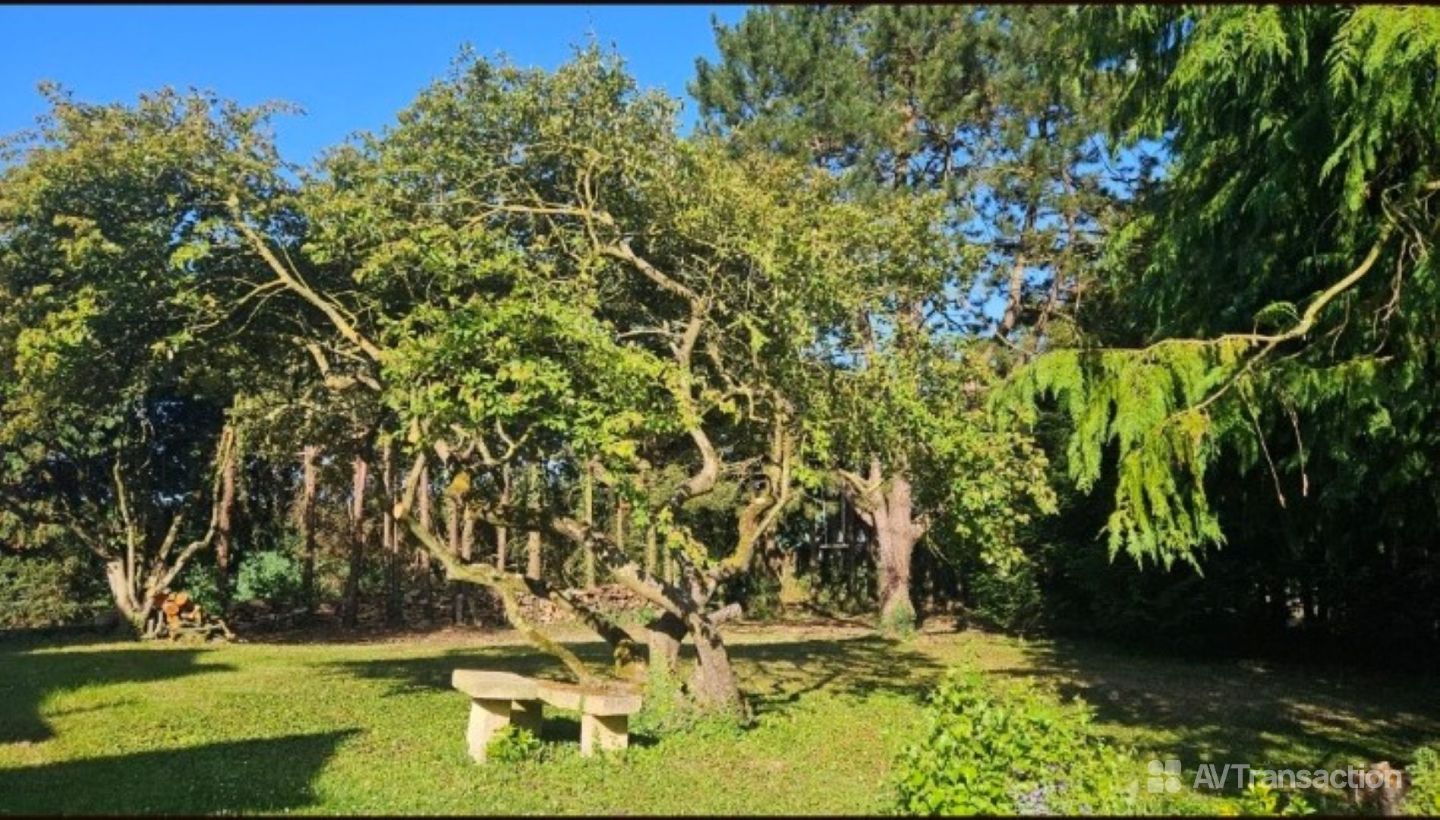 Longère de caractère sur parc arboré de 6000 m² 