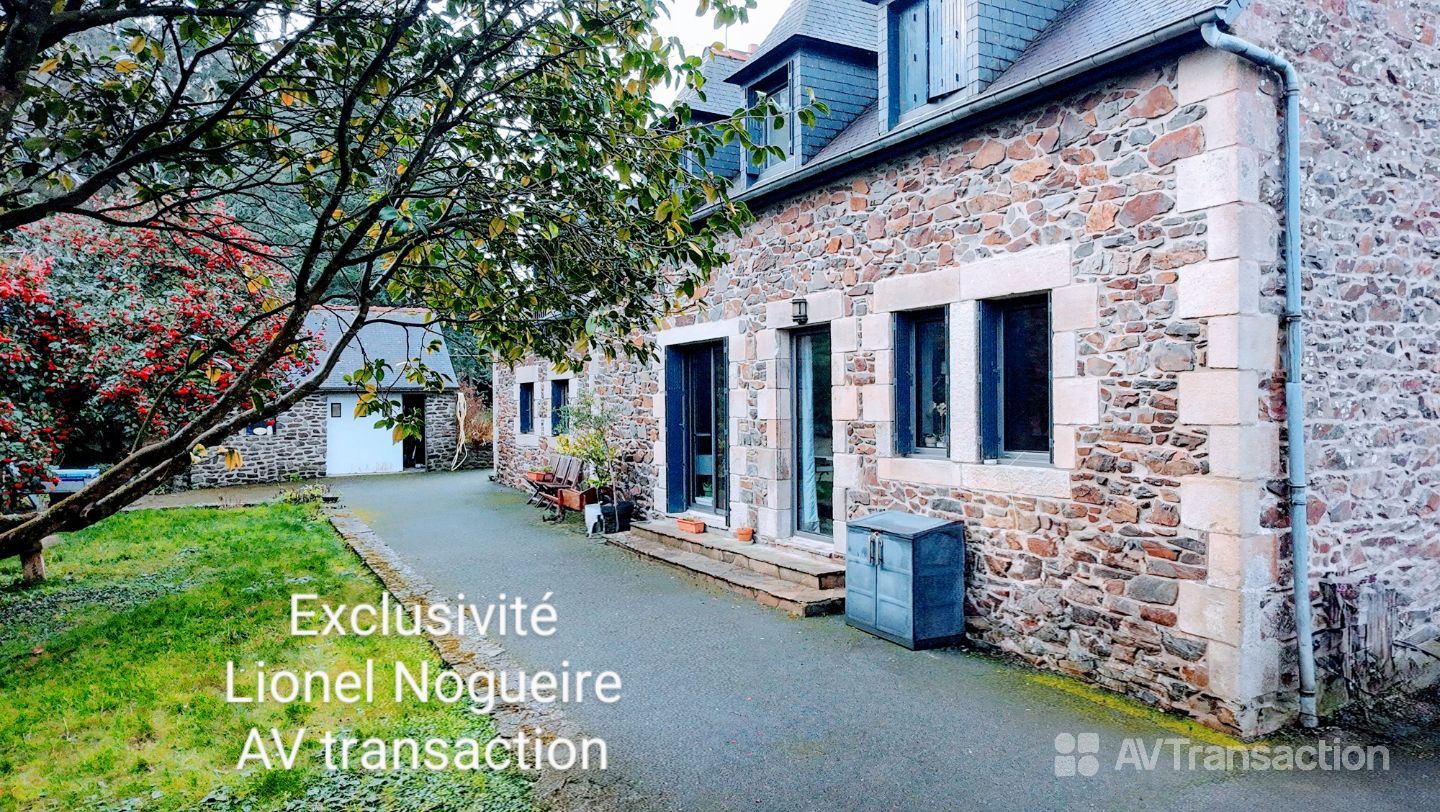  Longère de caractère sur parc arboré de 6000 m² 