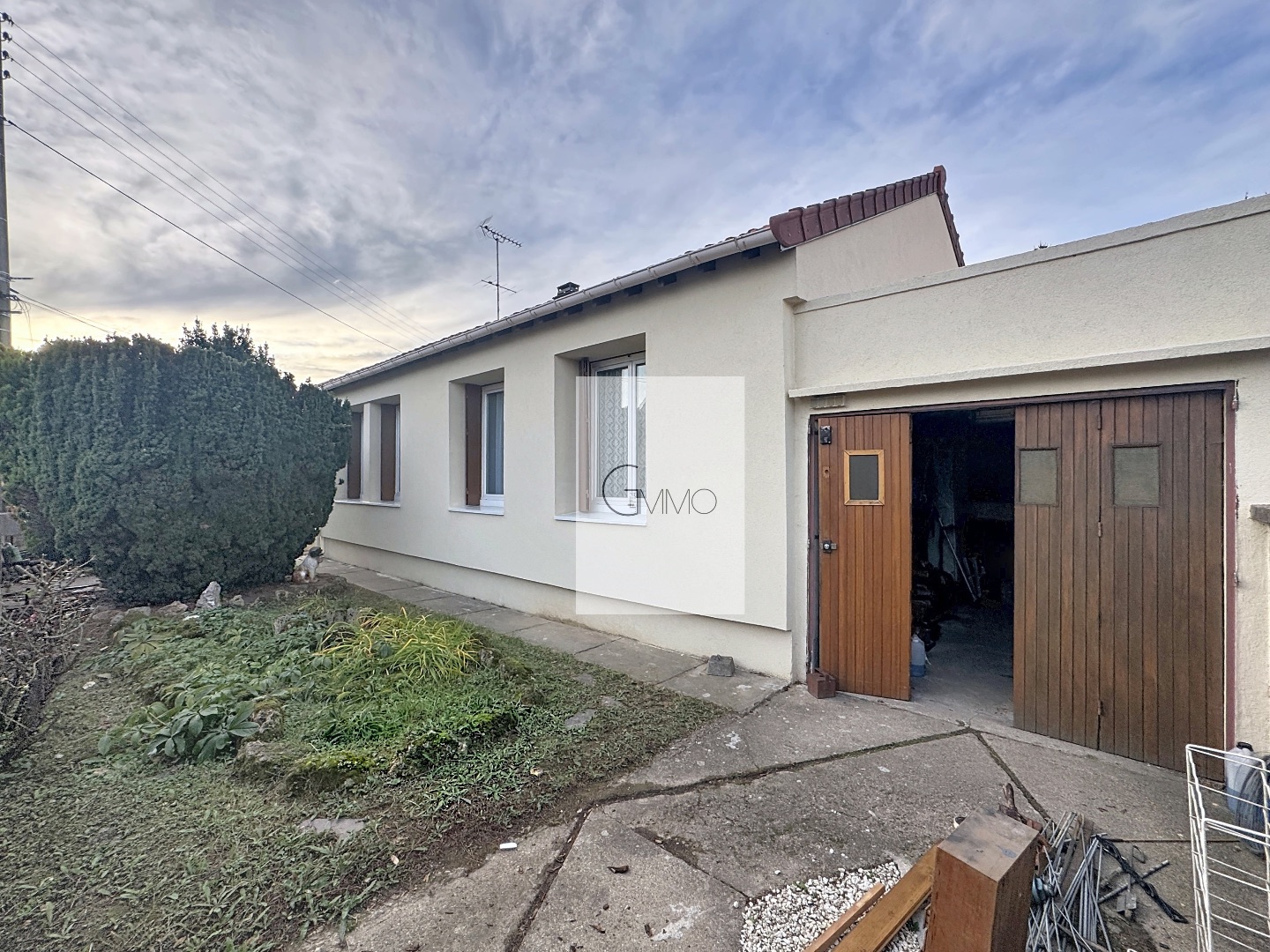 À VENDRE – MAISON AVEC STUDIO INDÉPENDANT, JARDIN & GARAGE